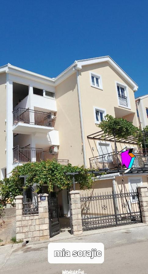 Apartmani Mia Sorajic Petrovac Екстериор снимка