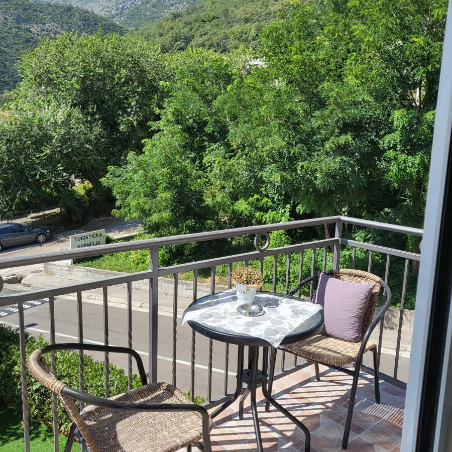 Apartmani Mia Sorajic Petrovac Екстериор снимка