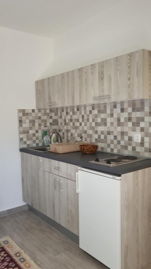 Apartmani Mia Sorajic Petrovac Екстериор снимка