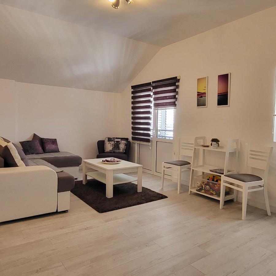 Apartmani Mia Sorajic Petrovac Екстериор снимка