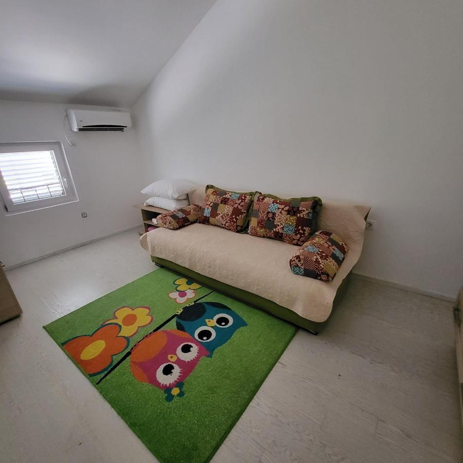 Apartmani Mia Sorajic Petrovac Екстериор снимка
