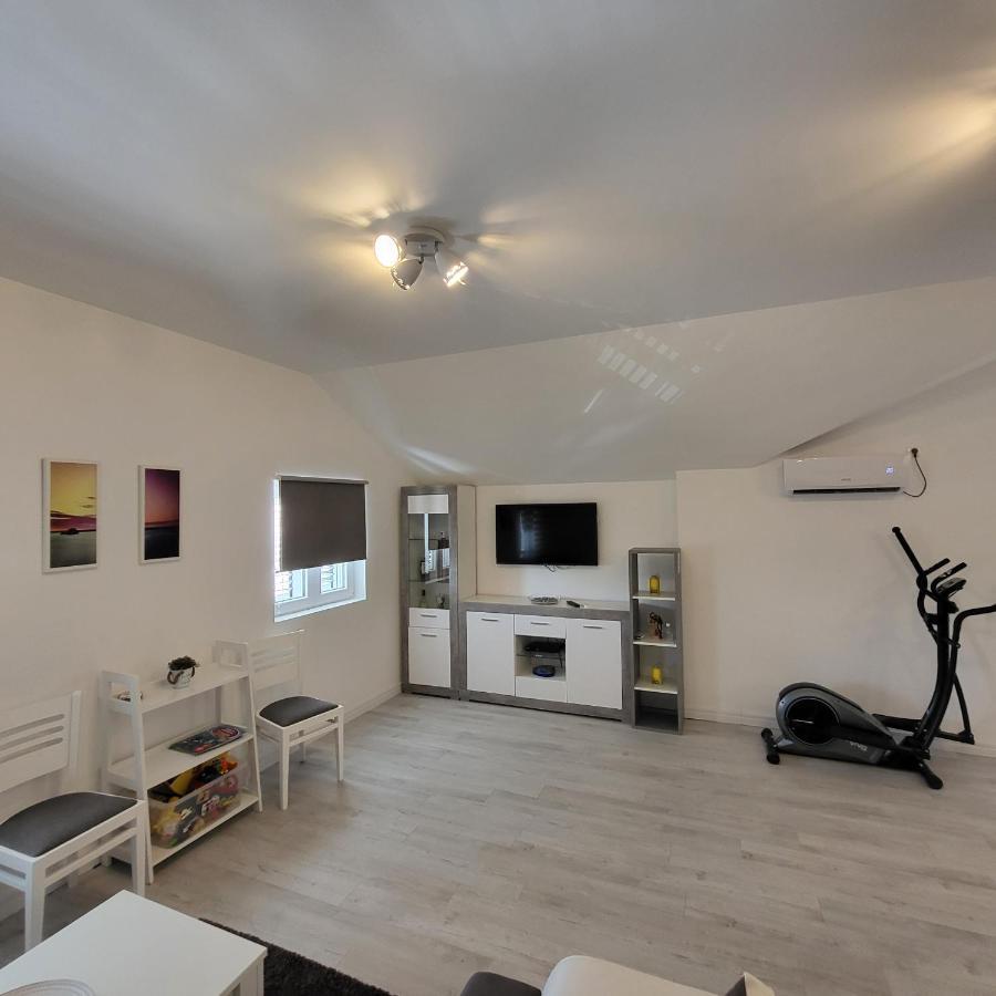 Apartmani Mia Sorajic Petrovac Екстериор снимка