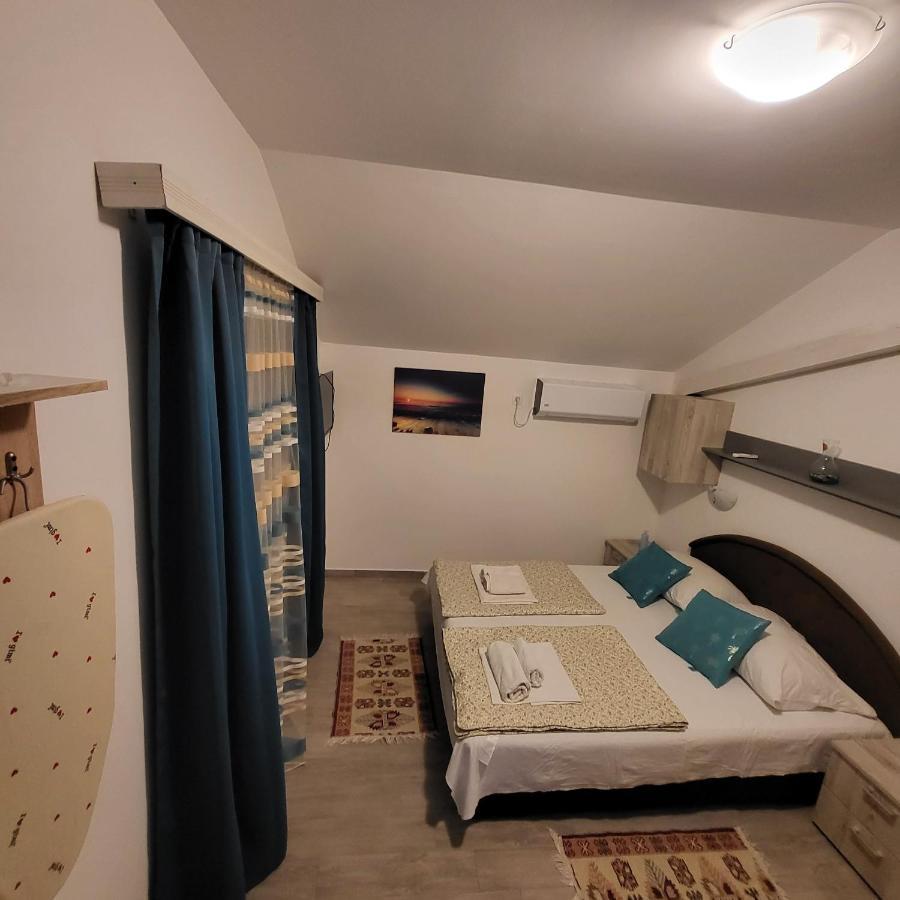 Apartmani Mia Sorajic Petrovac Екстериор снимка