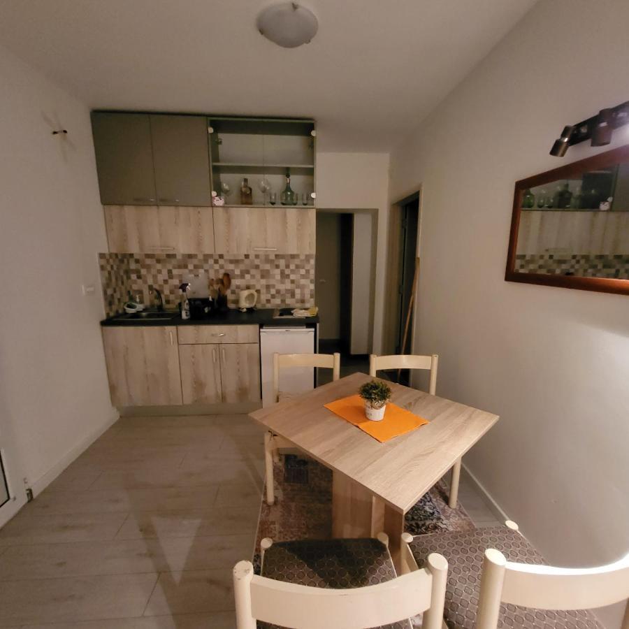 Apartmani Mia Sorajic Petrovac Екстериор снимка