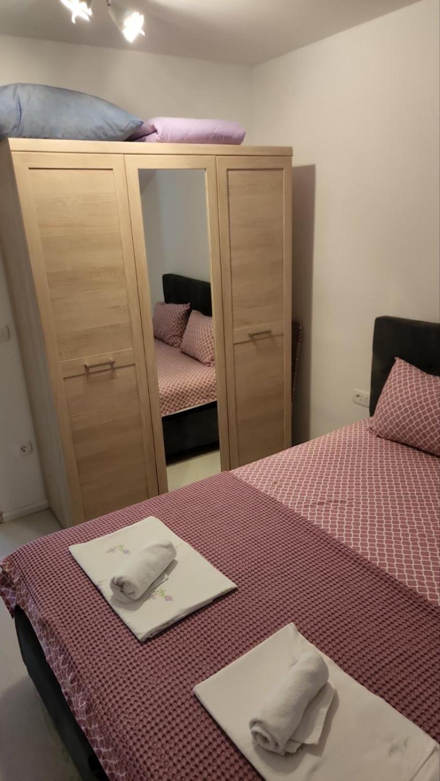 Apartmani Mia Sorajic Petrovac Стая снимка